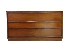 lot 47 image: Mid Century Vintage Basset Dresser