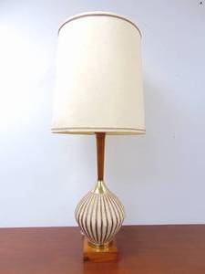 lot 389 image: Wood, Ceramic and Brass Vintage Mid Century Table Lamp