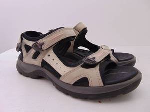 lot 402 image: ECCO Beige Sandals Size 40 - SHOWROOM