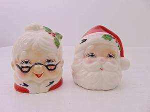 lot 404 image: Santa & Mrs. Claus Small Ceramic Salt & Pepper Shakers Vintage Japan - SHOWROOM