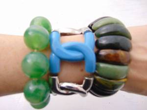 lot 422 image: Lot of 3 Chunky Fun Bracelets