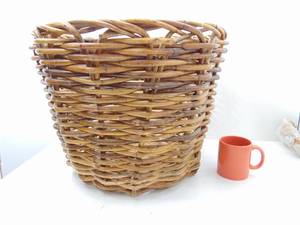 lot 602 image: Large Nice Vintage Basket - SHOWROOM
