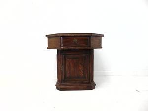 lot 134 image: Vintage Ethan Allen Side Table - VIEWABLE