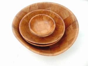 lot 430 image: Vintage Mid Century Wooden Bowls - SHOWROOM