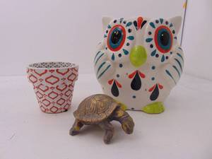 lot 438 image: Planters and Turtle - SHOWROOM