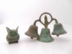 lot 440 image: Vintage Brass Bell and Owl - SHOWROOM