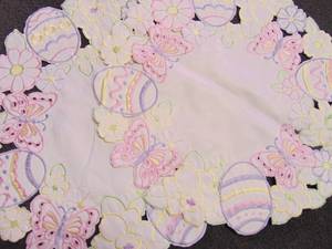 lot 442 image: Lot of 4 Easter Placemats