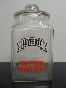 lot 221 image: SEYFERTS Butter Pretzels Large Class Container - SHOWROOM