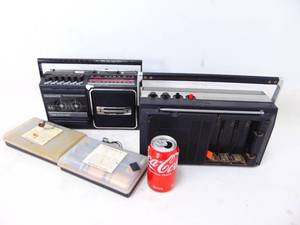 lot 176 image: Vintage Radios