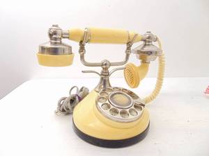 lot 246 image: Vintage Turn Dial Telephone - SHOWROOM