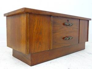 lot 136 image: Vintage LANE Cedar Lined Chest
