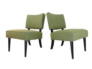 lot 9 image: ROOM & BOARD Pair of Green Side Chairs - SHOWROOM