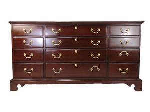 lot 33 image: Link-Taylor SOLID HEIRLOOM MAHOGANY Collection Dresser - SHOWROOM