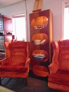 lot 566 image: Handmade Lighted Vintage Funky Bookcase Bookshelf - SHOWROOM