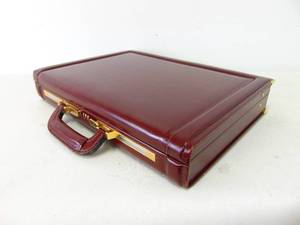 lot 122 image: Ventura Vintage Burgundy Leather Briefcase - SHOWROOM