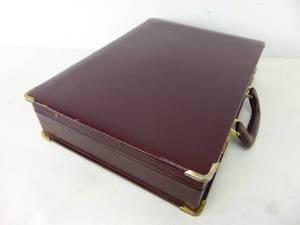 lot 124 image: Vintage Burgundy Leather Briefcase - SHOWROOM