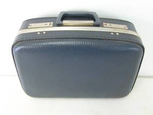 lot 127 image: Vintage Blue Suitcase - SHOWROOM