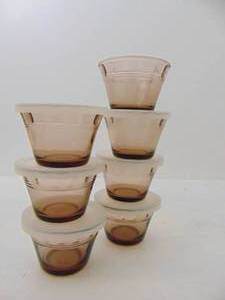 lot 322 image: Vintage Colored Glass Small Pyr-o-rey Containers with Lids