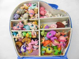 lot 312 image: Lot of My Little Pet Shop Toys