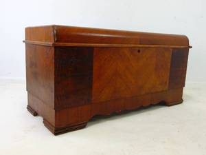 lot 69 image: LANE Vintage Cedar Chest - Viewable (Warehouse)