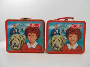 lot 329 image: Pair of Annie Vintage Metal Lunchboxes 1981 - SHOWROOM