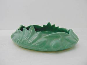 lot 330 image: Vintage Mint Green Ceramic Dish - SHOWROOM