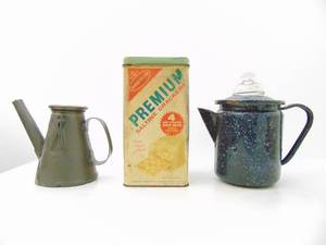 lot 334 image: Vintage Items
