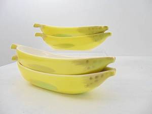 lot 346 image: Set of 4 Hand-Painted Banana Shapes Bowls Made in Japan - SHOWROOM