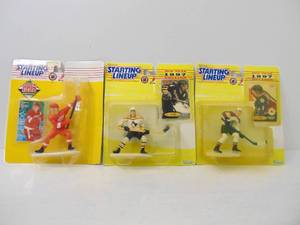 lot 353 image: Starting Lineup Lot of Hockey Collectibles