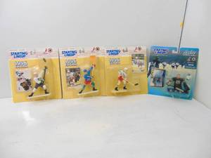 lot 355 image: Starting Lineup Lot of Hockey Collectibles