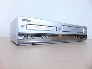 lot 157 image: PHILIPS VHS & DVD Model DVD750R17 - SHOWROOM