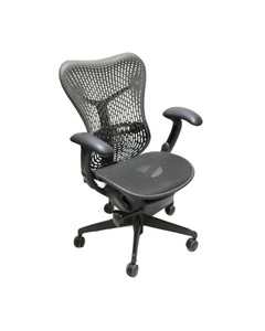 lot 44 image: Authentic Herman Miller Mirra Office Chair