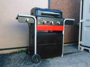 lot 569 image: Char-Broil Gas 2 Coal Outdoor Grill Model 463340516 - Warehouse for Viewing