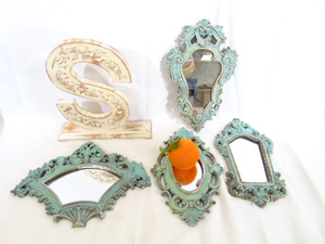 lot 458 image: Lot of Small Mirros and Decor