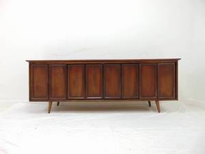 lot 41 image: Vintage Sears by Silvertone Record Player- Gutted