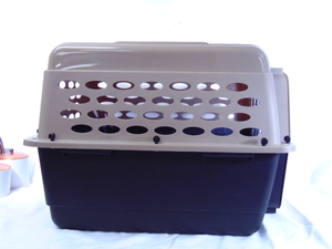 lot 484 image: Petmate Vari Kennel 28 25-30 LBS