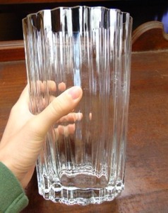 lot 513 image: VERA WANG Flowers Vase