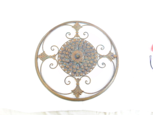 lot 525 image: Metal Medallion Wall Decor