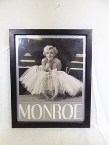 lot 531 image: 18x22 Marilyn Manroe Framed Poster