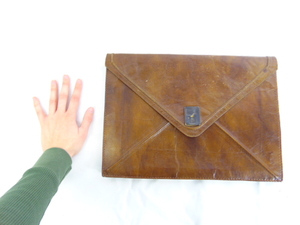 lot 395 image: Vintage Leather Envelope Style Clutch