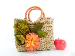 lot 397 image: Woven Cornhusk Spring Top Handle Bag Purse