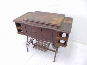 lot 301 image: Vintage Sewing Machine Table