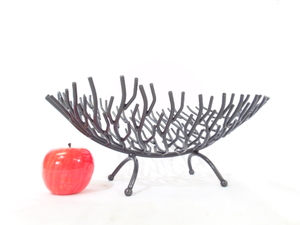 lot 126 image: Beautiful HEAVY Metal Leaf Bowl