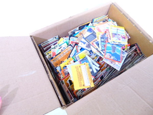 lot 406 image: HUGE Lot of Baseball Cards