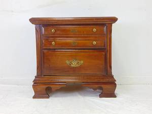 lot 46 image: Vintage Wood Two- Drawer Nightstand