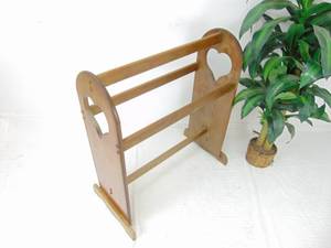 lot 310 image: Wood Quilt Rack with Heart Cutouts