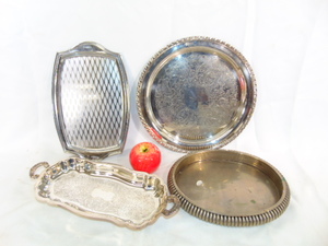 lot 556 image: Lot of Silver Toned Items