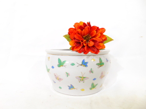 lot 425 image: Porcelain Wall Planter with Butterfly Pattern and Gold Leaf