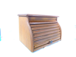 lot 426 image: Vintage Breadbox- Roll Top