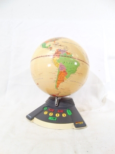 lot 428 image: Geosafari World Exploratoy Model 6498 Electronic Talking Globe Geography Game